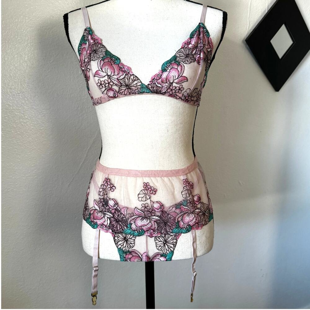 NWOT Pink Lace Floral Embroidery 3 Piece Lingerie Set Womens Sz S Sheer Bralette